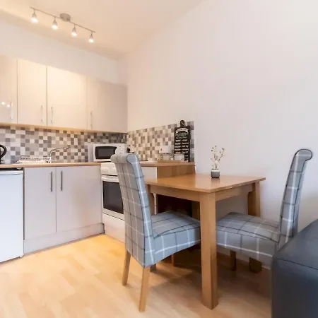 Apartamento Bright And Cosy Flat At The Heart Of The Old Town Edimburgo Exterior foto