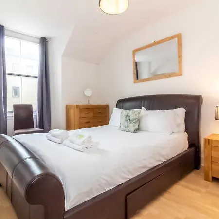Apartamento Bright And Cosy Flat At The Heart Of The Old Town Edimburgo Exterior foto